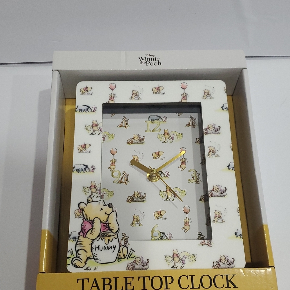 Disney's winnie the‎ pooh Hunny gold dial table top clock new